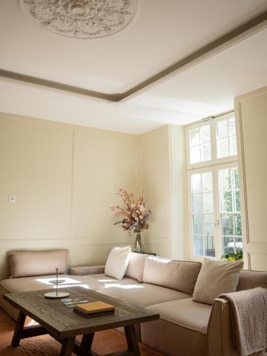 Old City of Bern Apartment | Exklusive Stadtwohnung mit Innenhofterrasse, Pool und Sauna