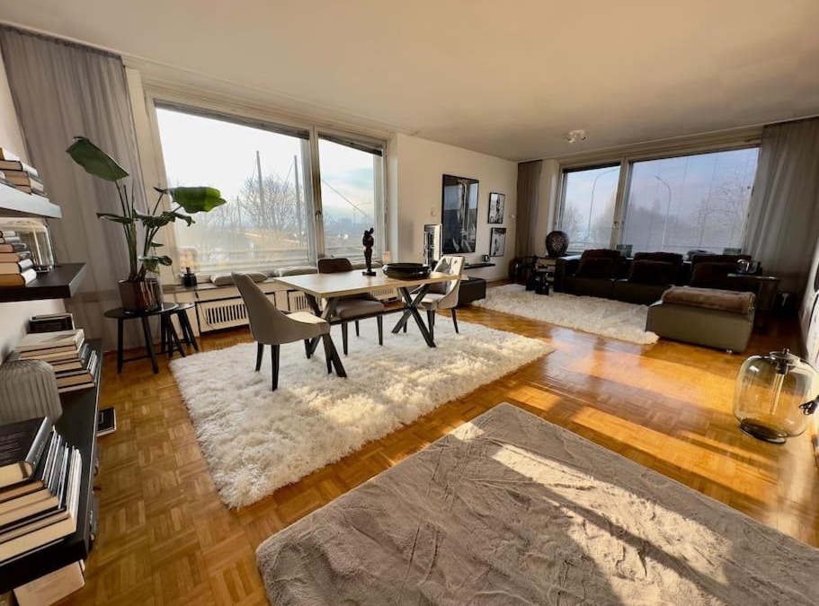 Golzheim Apartment | Exklusiver Rheinblick Messe Parken Luxus 10 Personen