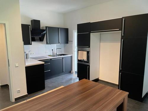 Finnentrop Apartment | Exklusives Work and Stay Apartment Nähe Olpe, Attendorn und Finnentrop 3 Schlafzimmer , Küche, Bad und Wohnzimmer