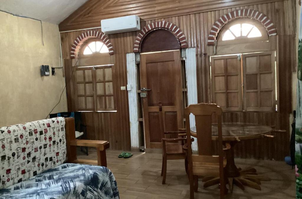 Tuxtla Chico House | Exotic flower cabin pool