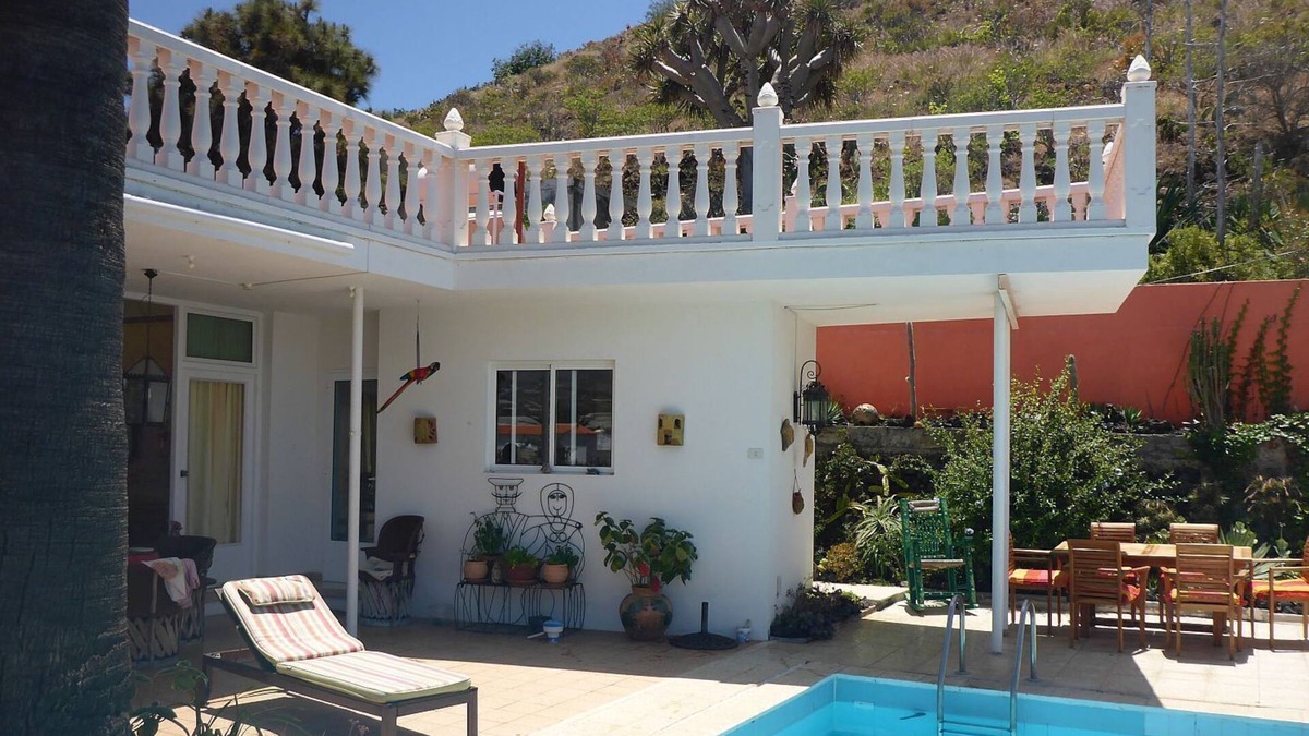 Tazacorte House | Exotic oasis of peace and relaxation in the palm garden with pool