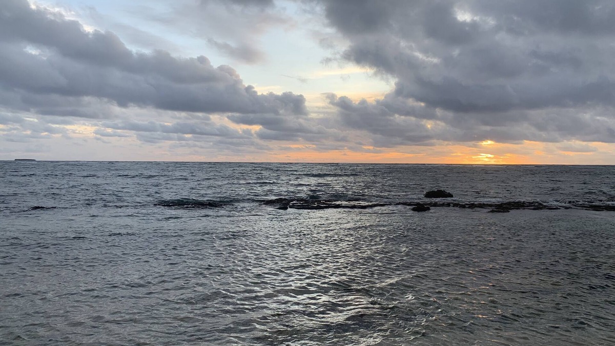 Hauula House | Exotic Oceanfront 5 bedroom 3 bathroom house w/AC