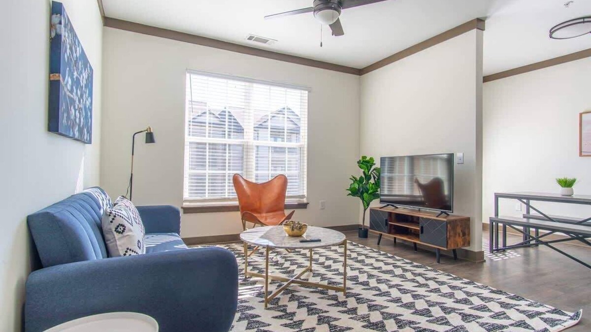Middletown Apartment | Expansive 1-Bedroom Suite | Pool, Parking & Gym