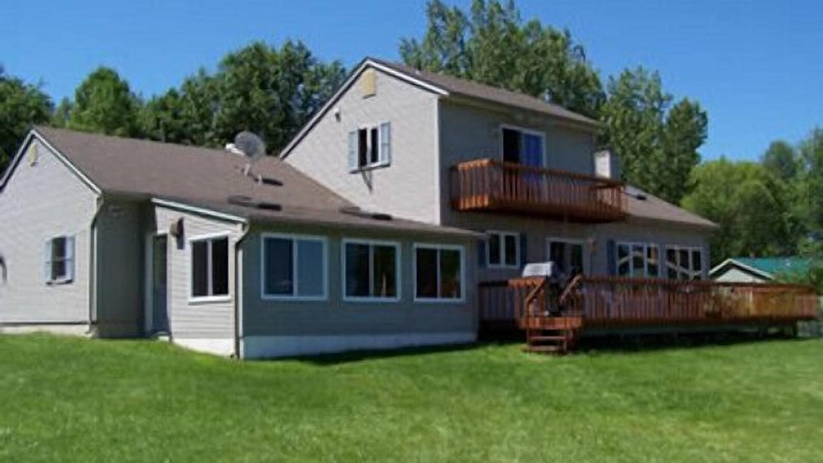 North Hero House | Expansive 3 BR 2 Bath Lakefront Home - Dog Friendly - Boat Lift Available
