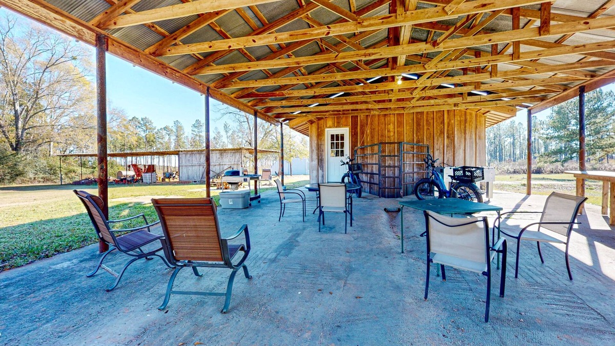 Magnolia House | Expansive property with two homes, ponds, pool, game tables, & hiking trails