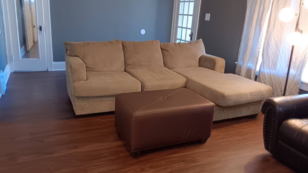 South Broadway Apartment | Experience a home near Cleveland Clinic & parks