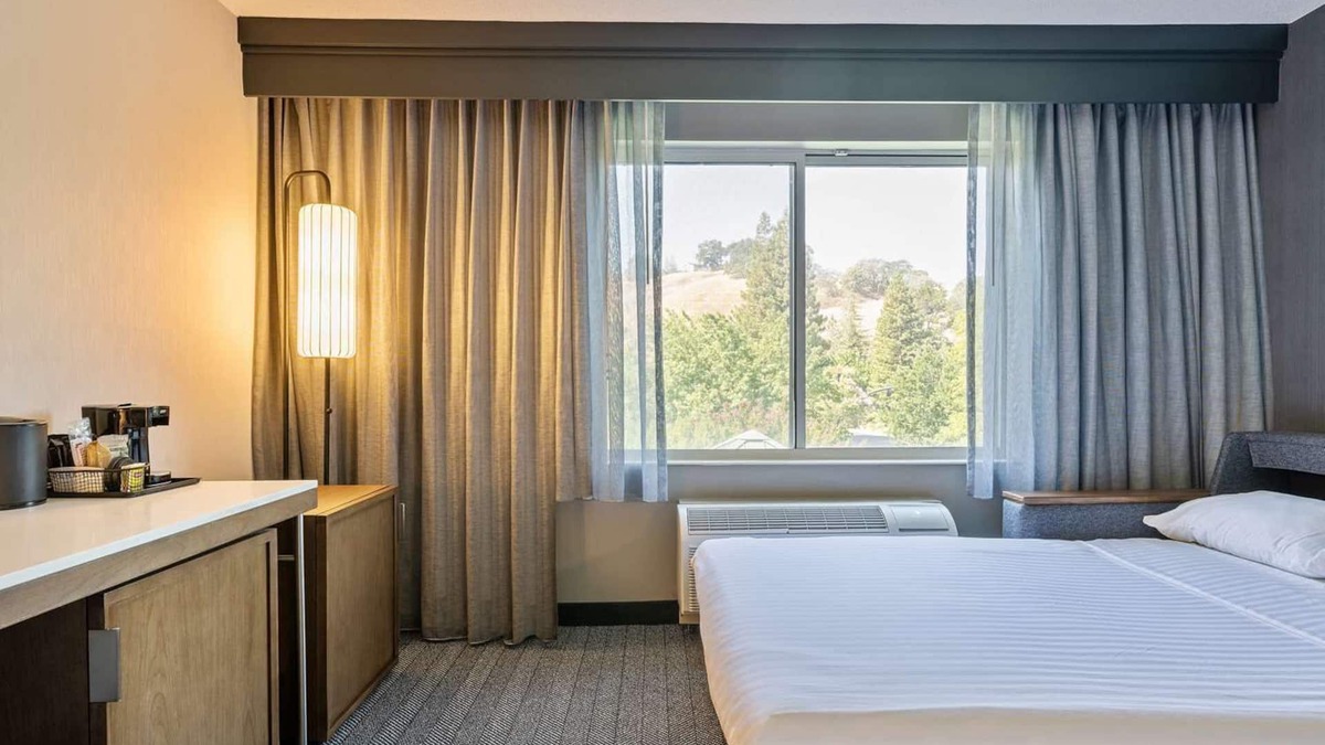 San Ramon Hotel | Experience a Relaxed Getaway! Pool, Free Parking, Minutes to Oakland Zoo!