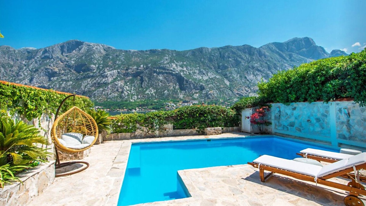 Prcanj House | Experience a unique atmosphere with friends and family