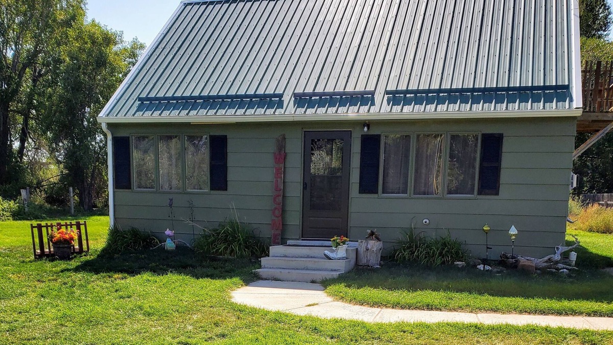 Augusta House | Experience Augusta charm in our spacious 3-bedroom retreat