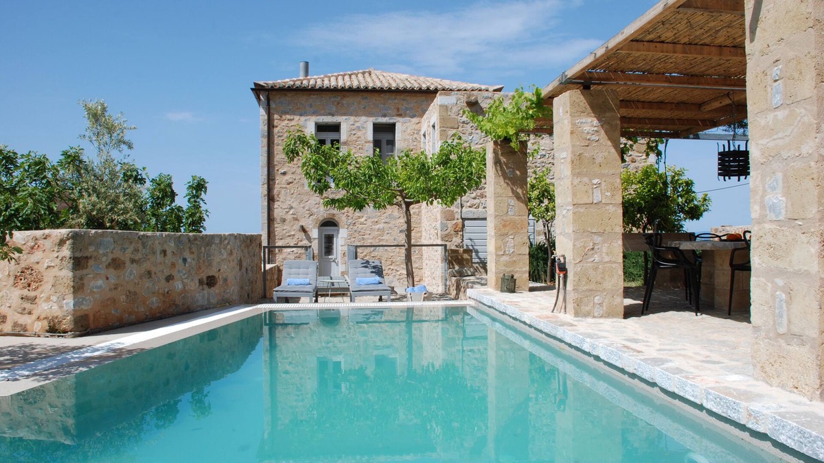 Lefktro Villa | Experience Awarded Architecture and Heritage at Casa Antica