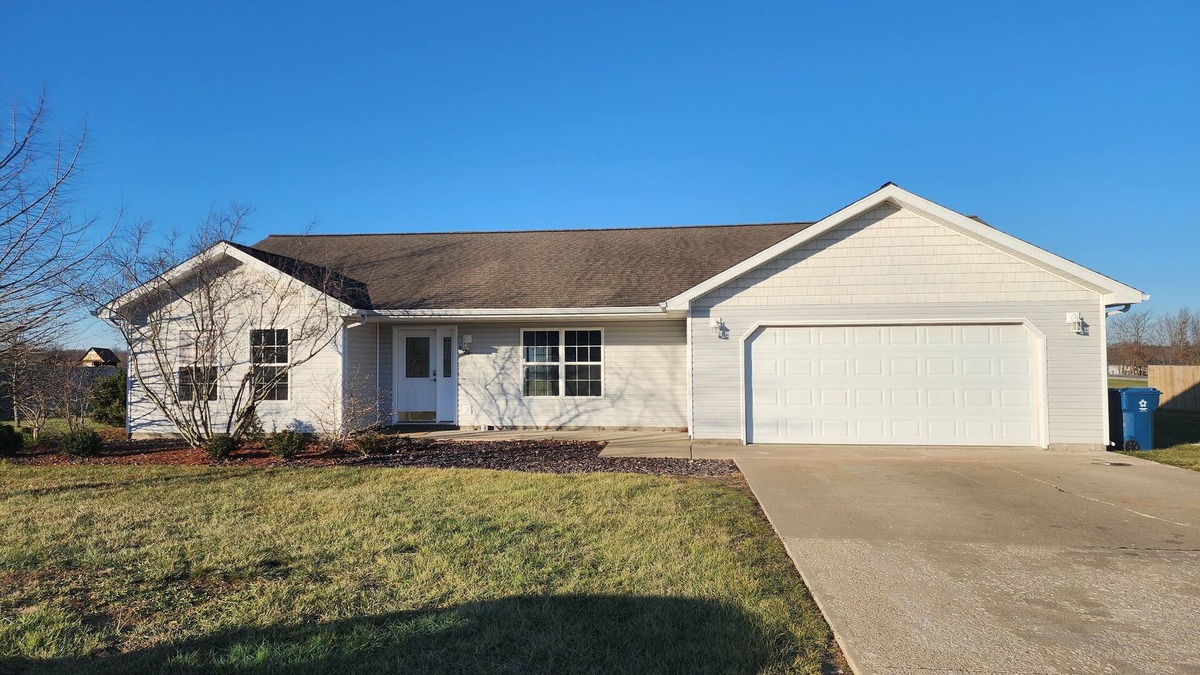 Carterville House | Experience Carterville Charm near Southern IL University