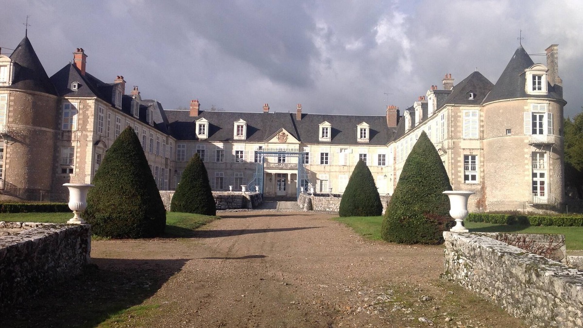 Avaray Apartment | Experience castle life for a few days.