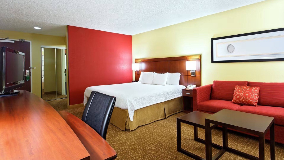 Brookhollow Hotel | Experience Comfort in Budget-friendly Unit Close to NRG Stadium | Free Parking