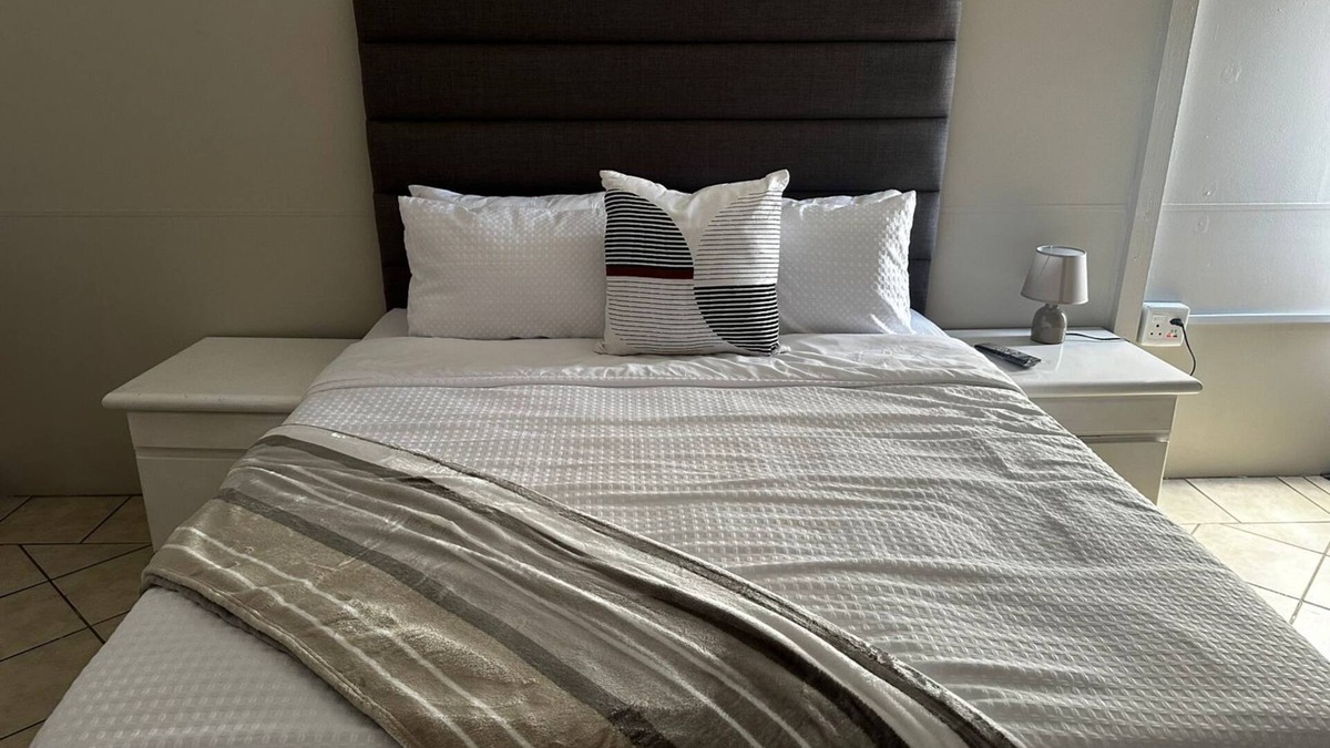 Elarduspark Apartment | Experience Comfort & Style in This Cozy 2-Bedroom Apartment in Pretoria!
