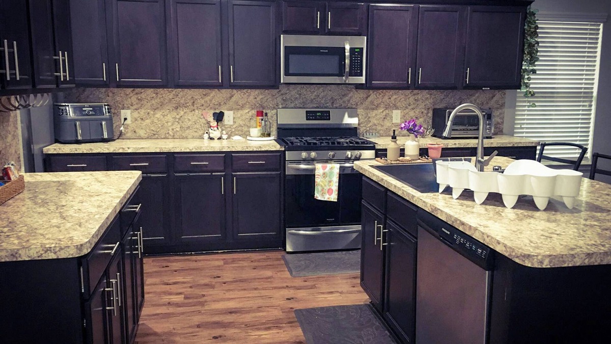 Channelview House | Experience Comfort and Convenience in our Spacious and Cozy home.