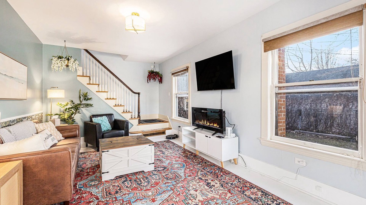 Easttown Apartment | Experience comfort, convenience, and charm in our lovely Carriage House.