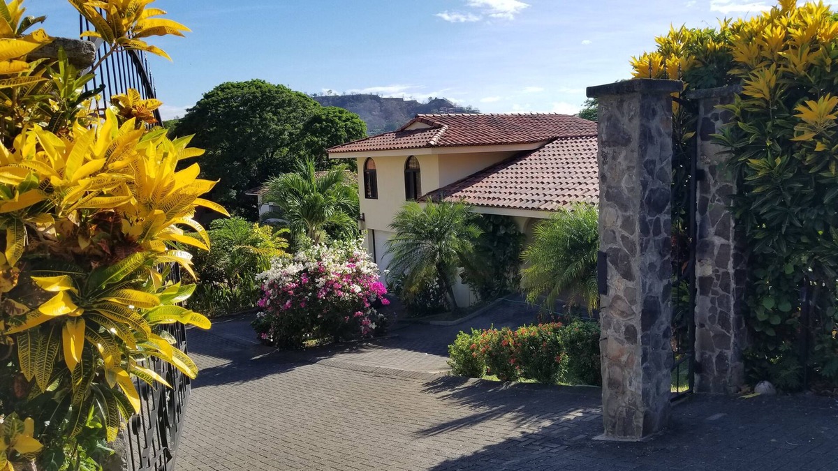 Playa Hermosa House | Experience Costa Rica in our beautiful Garden home, 4 Min. from Hermosa Beach