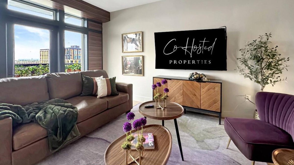 Deep Ellum Apartment | Experience Deep Ellum - Elevated FREE Parking Walk to The Factory