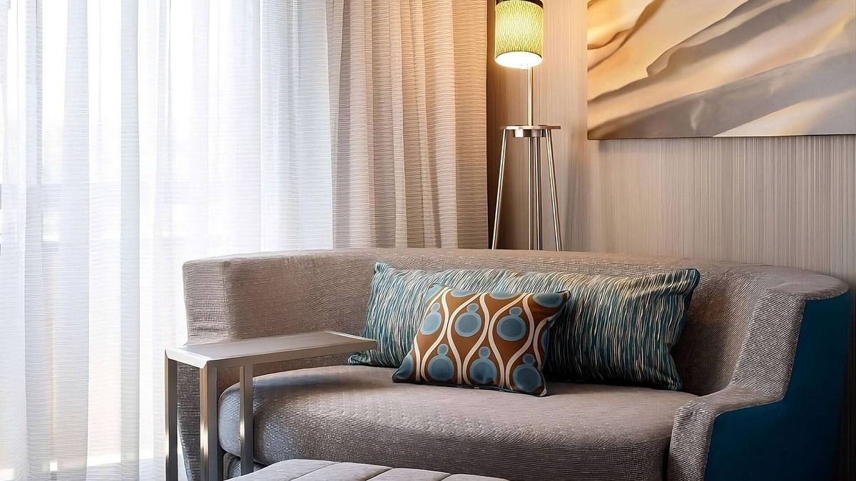Laguna Hills Hotel | Experience Family Hotel, Seasonal Outdoor Pool in Laguna Hills, Pets are Allowed