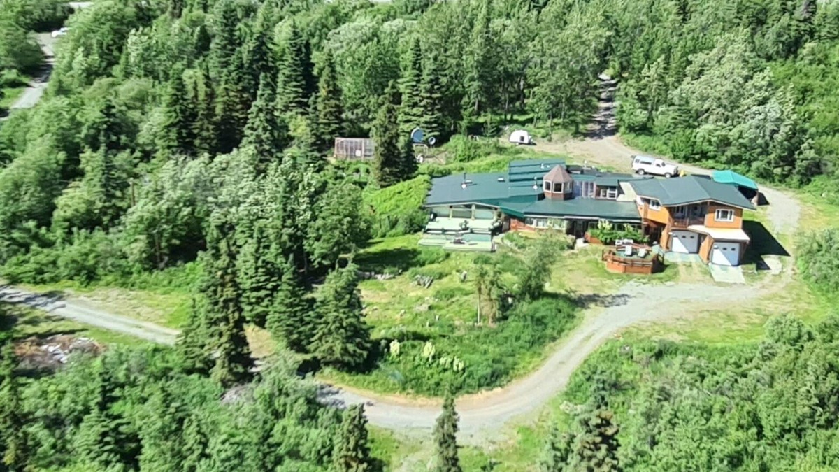 Glacier View Apartment | Experience Glacier View charm - cozy 1-bedroom apartment