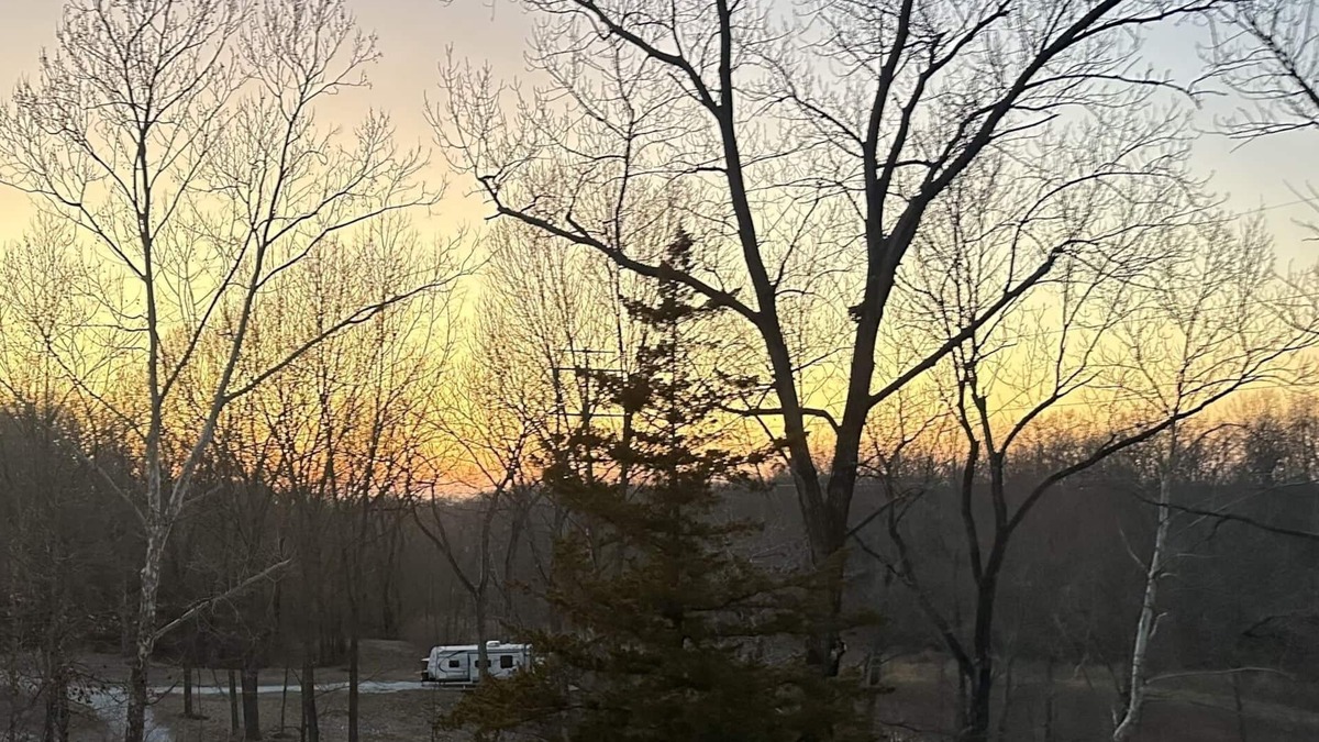 Carterville RV Rental | Experience Glamping in style. Private Hot tub spa! Private lake -Pet Friendly