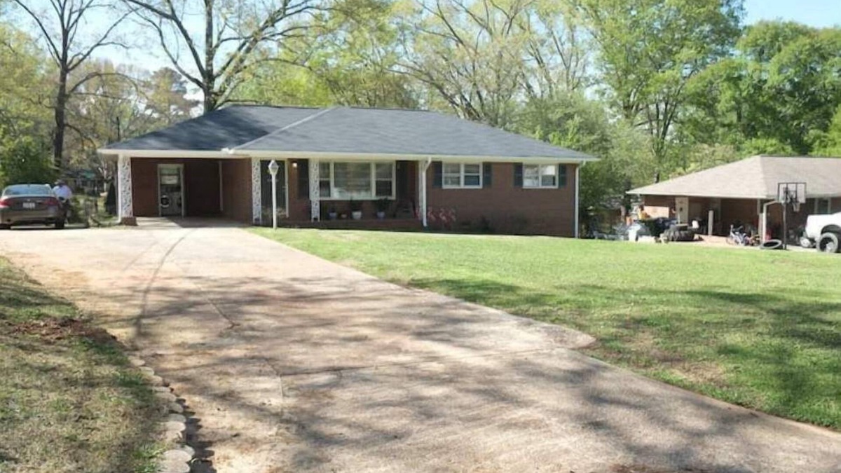 Griffin House | Experience Griffin charm, just a quick 12-min drive to Atlanta Motor Speedway