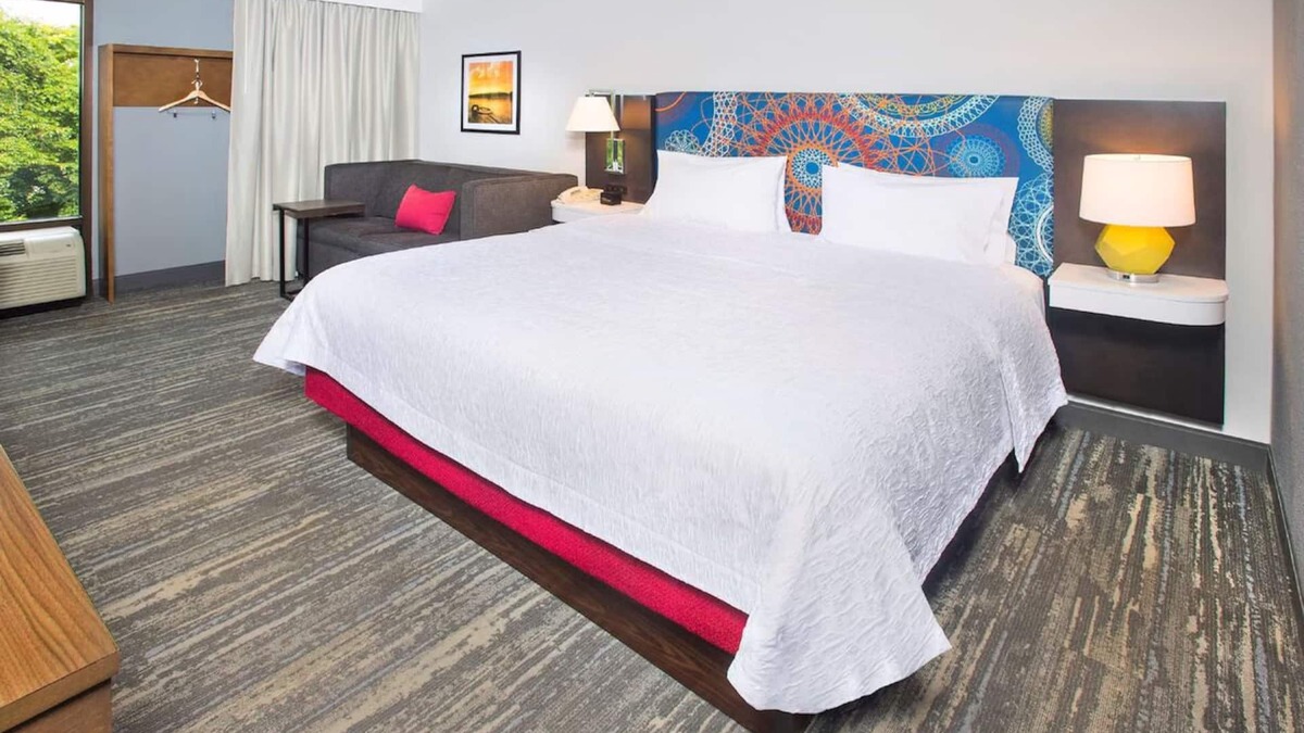 Parole Hotel | Experience Historical Annapolis + Complimentary Breakfast! Outdoor Pool!