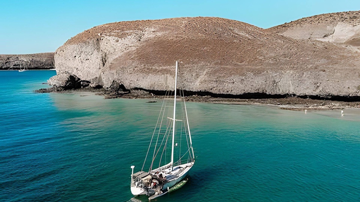 La Paz Boat Rental | Experience La Paz on a Classic Sailboat