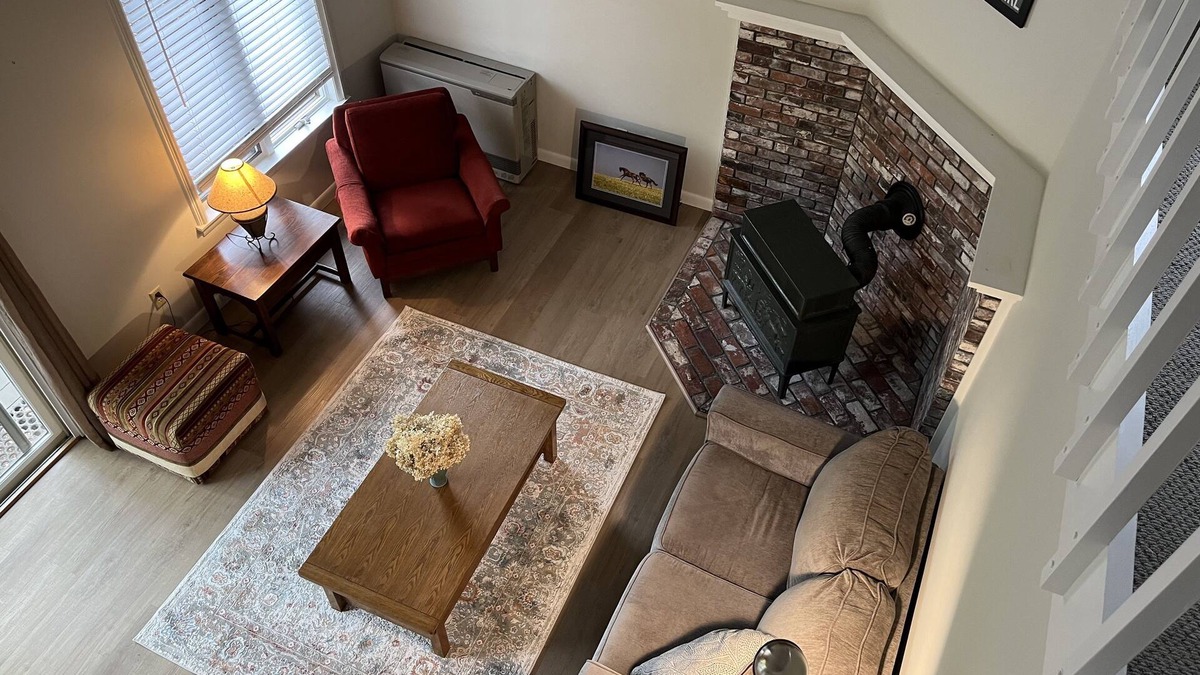 Grantham Condo | Experience lake life! Beautiful, light-filled Grantham condo near Lake Sunapee