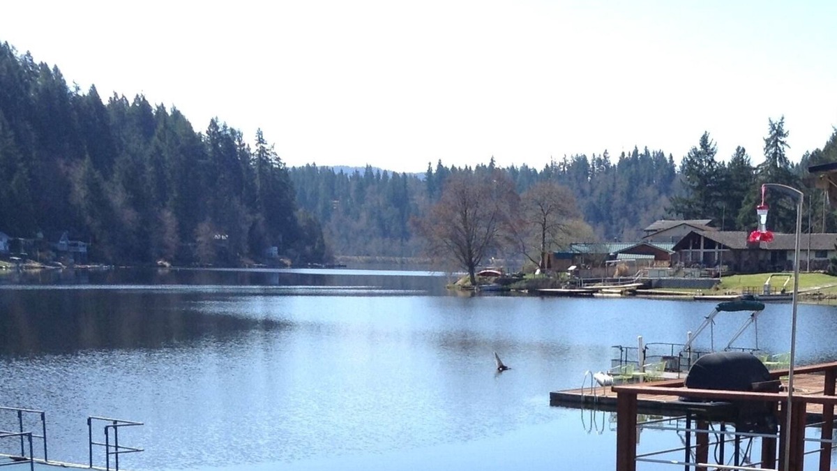 Eatonville House | Experience Lake Life for your next vacation near Mt.Rainier.