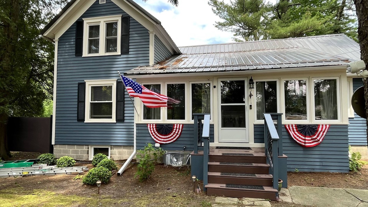 Oostburg House | Experience Lake Michigan views from your cozy 3-bedroom retreat