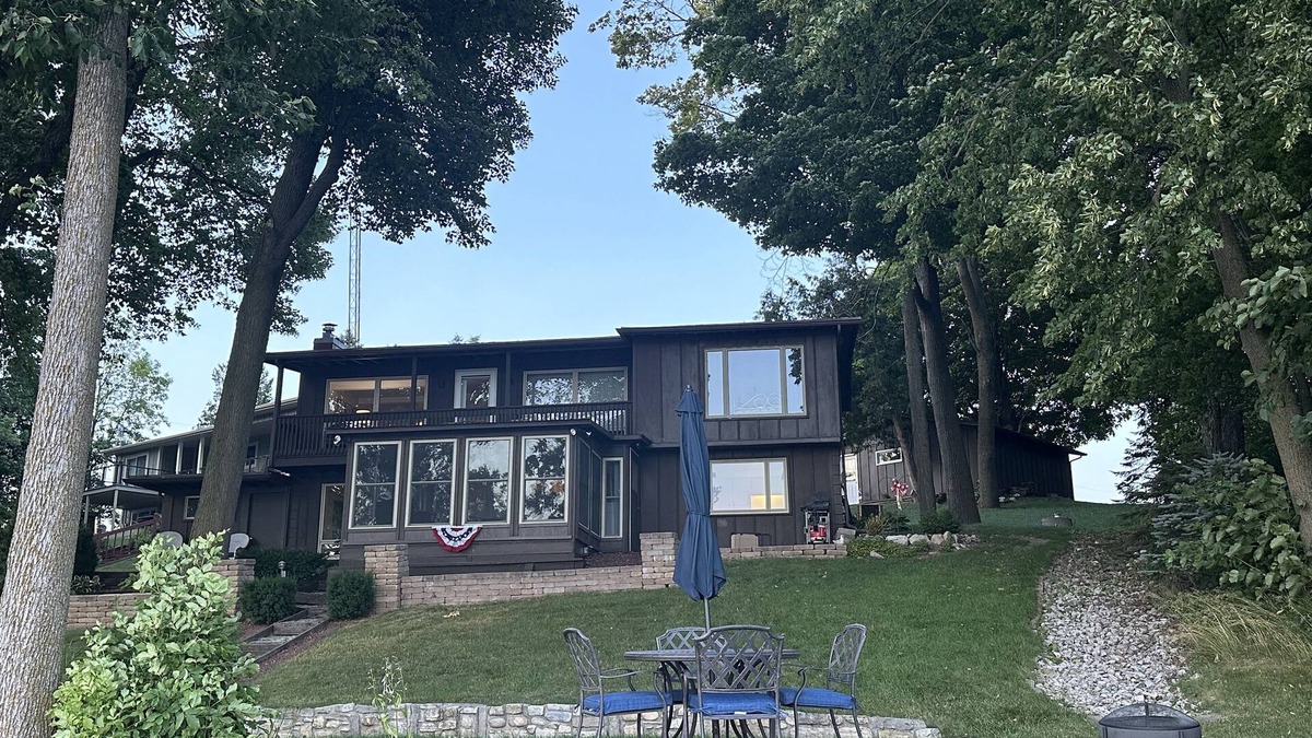 Branch House | Experience lakeside luxury with stunning views and elegant spaces