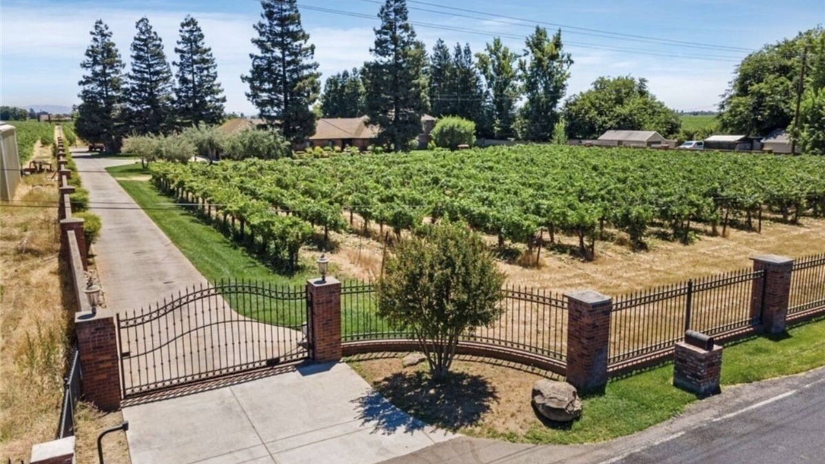 Victor House | Experience Lodi - Your Perfect Wine Country Retreat Awaits