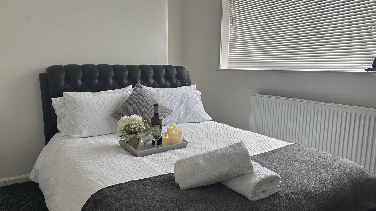 Downham House | Experience London with Easy