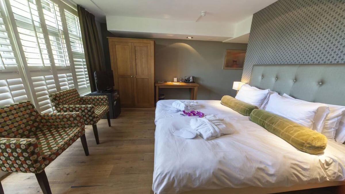 Rijssen Hotel | Experience Luxury and Calm at a Scenic Nature Retreat! Indoor Pool, Free Parking
