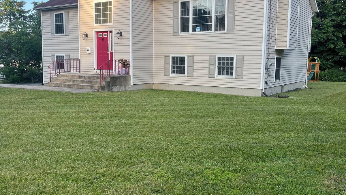 Monroe House | Experience luxury shopping paradise! 4-Bedroom Home & 7 mins to Woodbury Commons