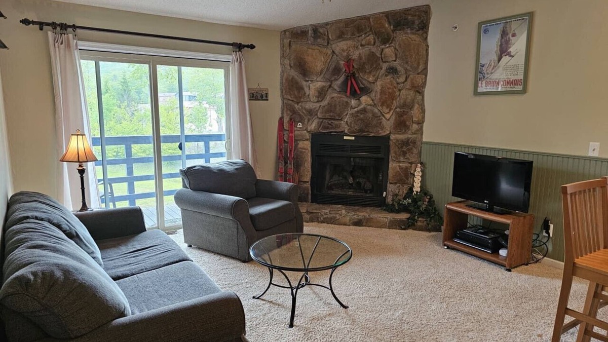 Timberline Condo | Experience ‘Mountain Charm’ | Vaulted Ceilings, Fireplace & Walk-to-Slopes Access in Canaan Valley