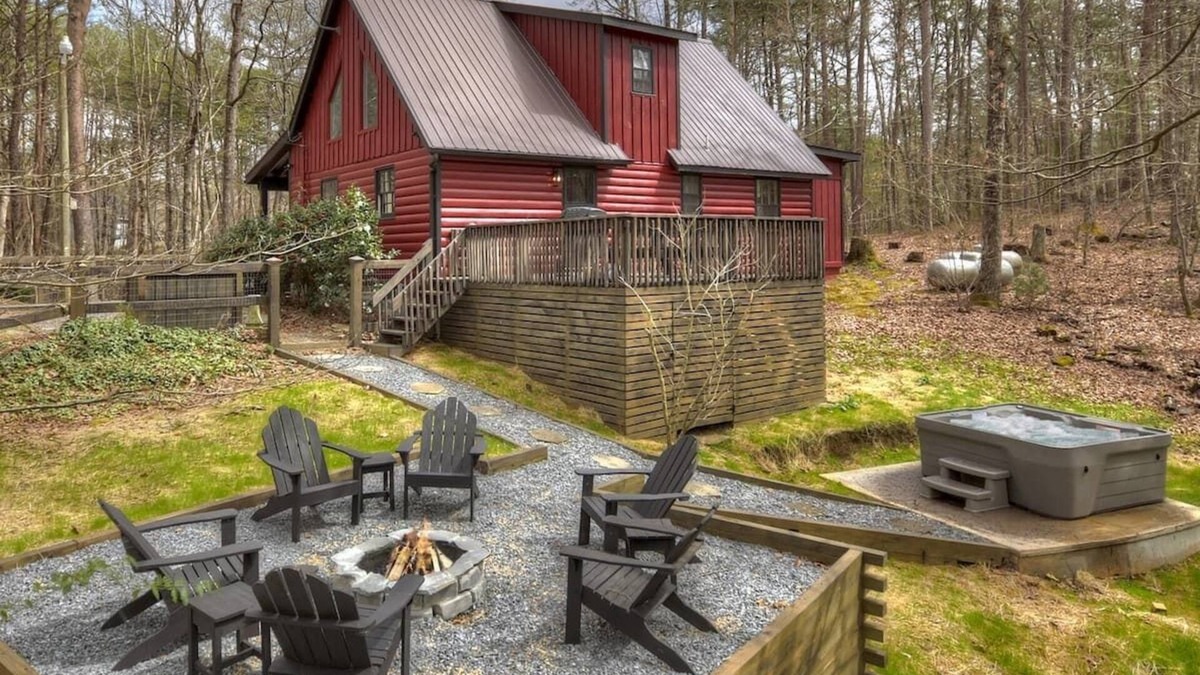 East Ellijay Cabin | Experience nature closeby at our cozy 3-bedroom cabin Ellijay