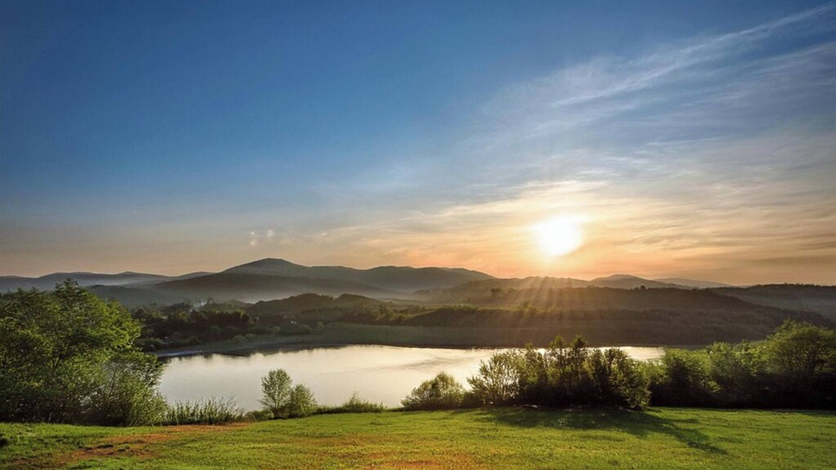 Talmaciu RV Rental | Experience nature up close - overnight stay at the foot of the Făgăraș Mountains