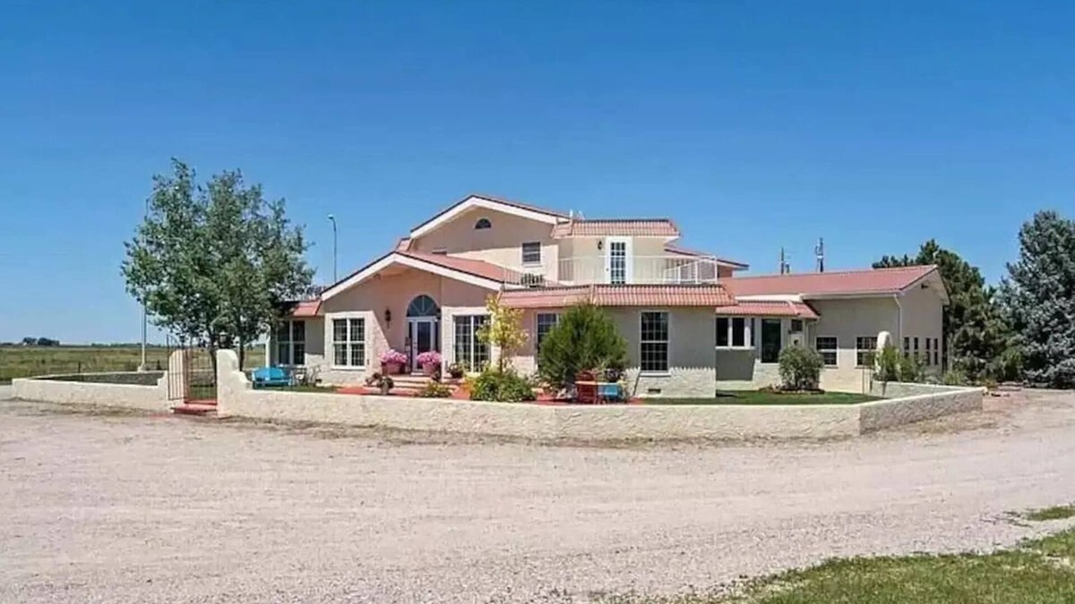 Scottsbluff House | Experience Scottsbluff charm in our spacious 4-bedroom retreat