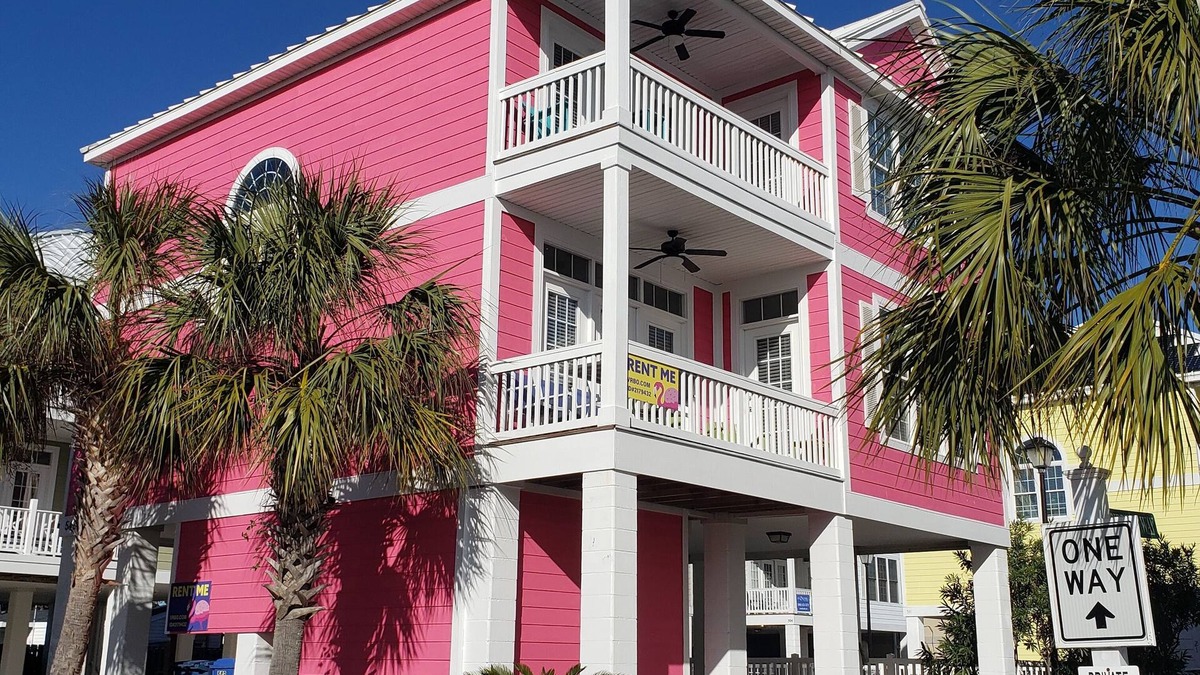 Myrtle Beach House | Experience Seaside Living Near the Myrtle Beach Boardwalk