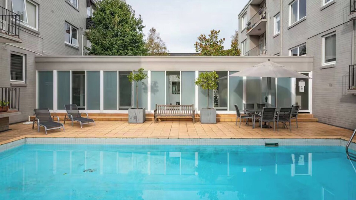 South Yarra Apartment | Experience stylish living in this chic one bedroom apartment. Perfect location