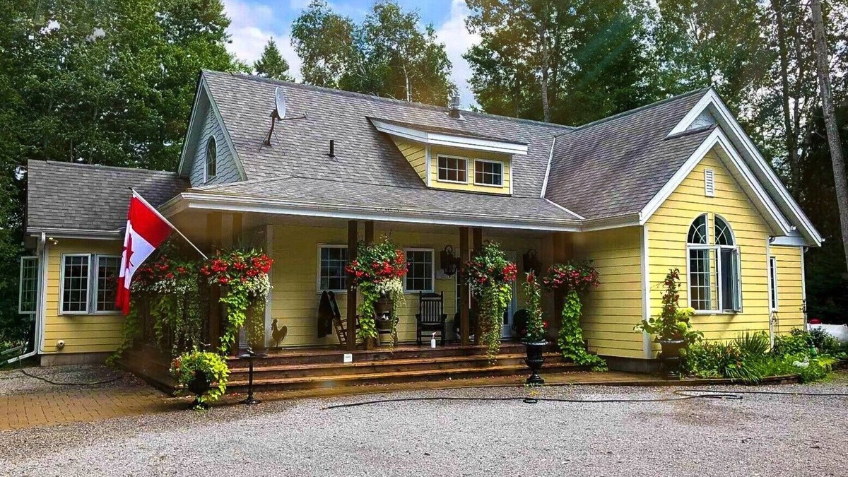 Baddow House | Experience the Burnt River