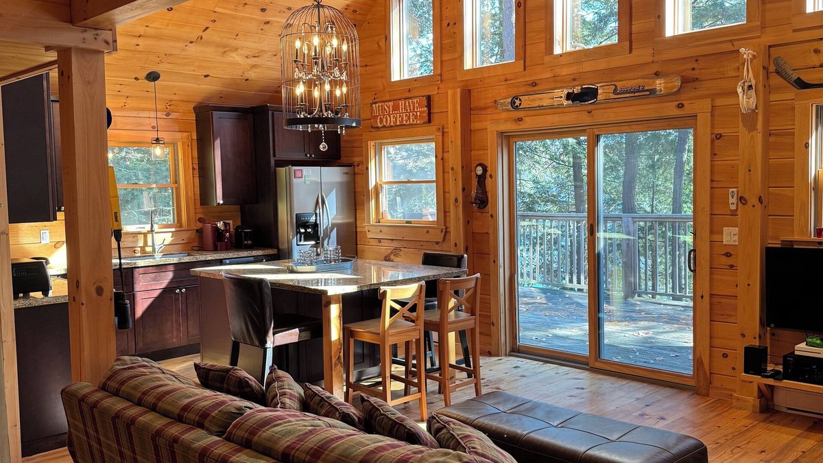 Ryerson Cottage | Experience the beauty of Ontario’s cottage country on Horn Lake.