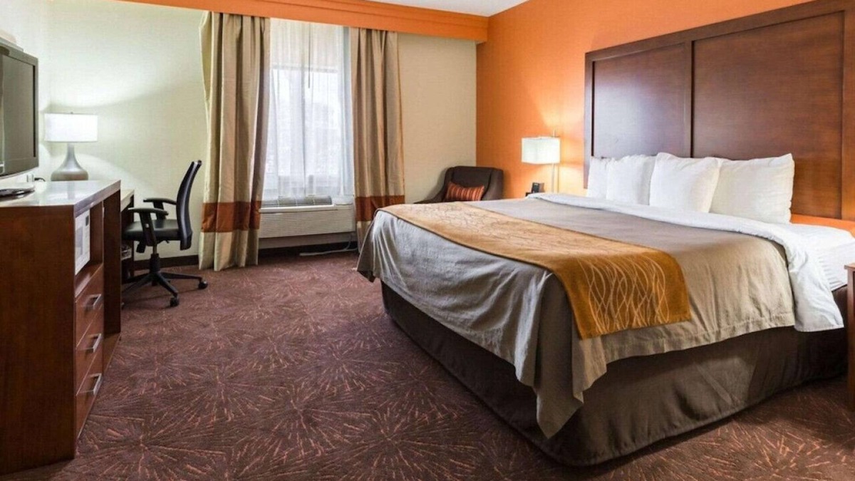 North Shore House | Experience the Best King Room for Your Getaway