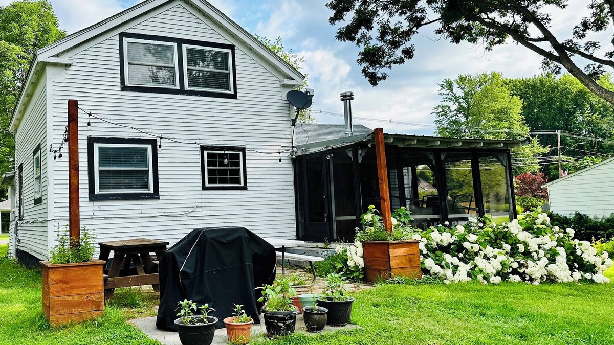 Constantia Cottage | Experience the charm of a lakefront cottage, perfect for year-round enjoyment!