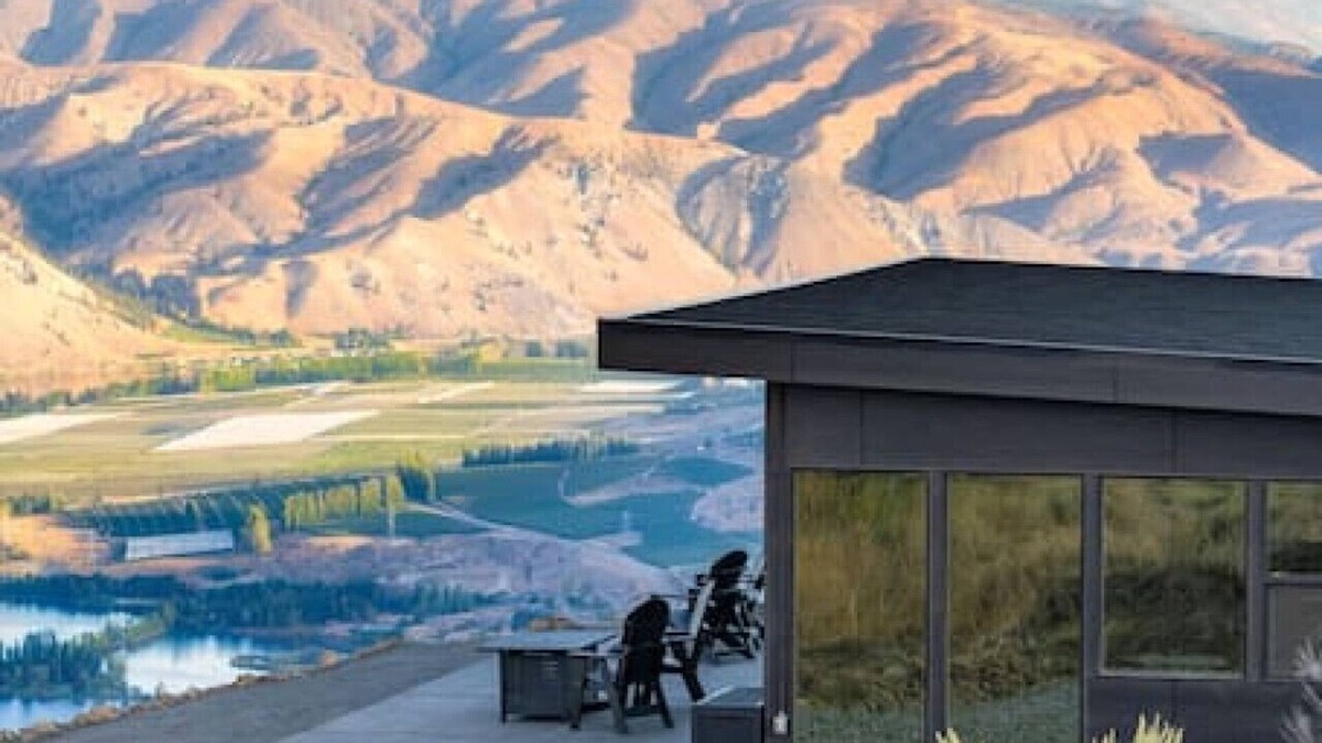 Orondo House | Experience the feeling of being on top of the world in this breathtaking retreat