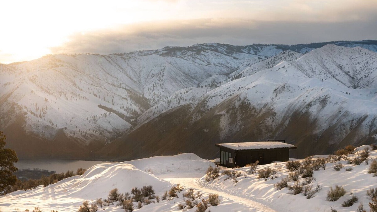 Orondo House | Experience the feeling of being on top of the world in this breathtaking retreat