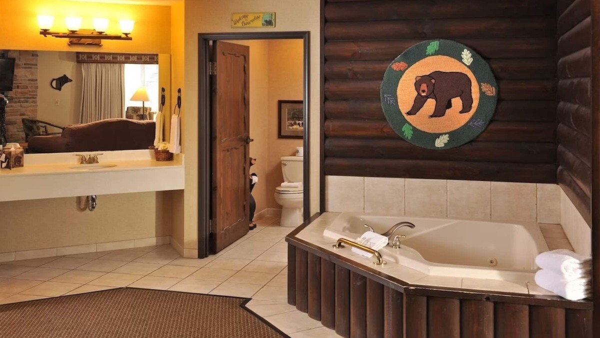 Onalaska Hotel | Experience the Great Outdoors: Stay Near Trails and Lakes | 2 Units