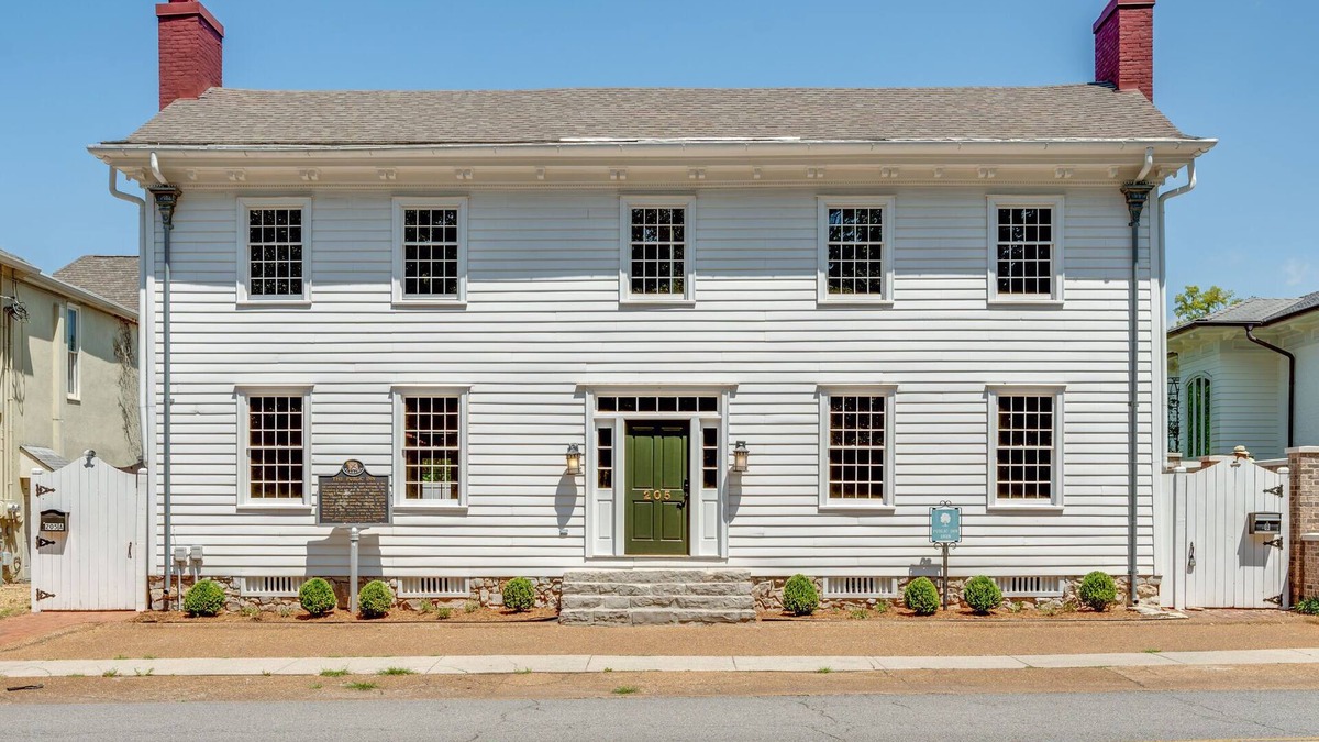 Huntsville House | Experience the heart of downtown, where historic charm meets modern comforts.